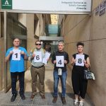 Los representantes de la Coordinadora en la puerta de la delegacion territorial de Salud