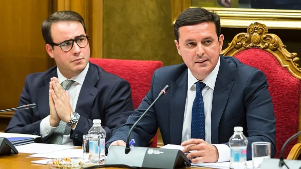 Fernando Gimenez y Javier A. Garcia durante un pleno en la Diputacion de Almeria