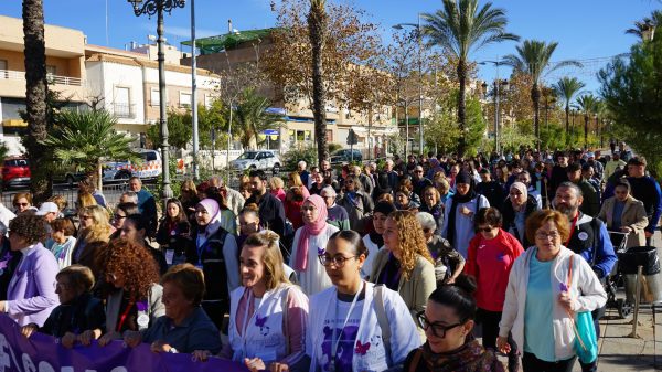 La sociedad vicaria sale a la calle en protesta contra la violencia machista Manifestacion Vicar