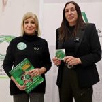 La consejera de Inclusion Social Loles Lopez y la presidenta del Colegio Oficial de Optico Optometristas de Andalucia Blanca Fernandez