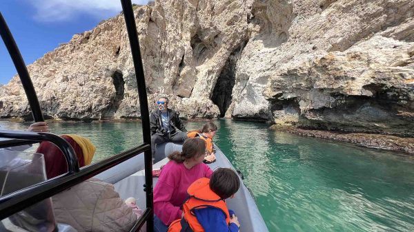 El Ayuntamiento de Almería pondrá en marcha rutas turísticas en barco por la bahía Una de las excursiones que ya se hacen desde otros pueblos del Parque Natural