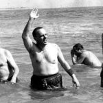 Fraga y el embajador norteamericano se banan en Palomares