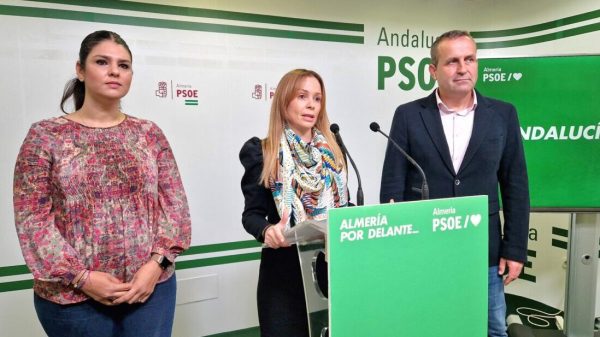 Soledad Martinez junto a la alcaldesa de Castro Noemi Cruz y el alcalde de Lubrin Domingo Ramos