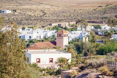 El Ayuntamiento de Níjar adjudica las obras de mejora de la plaza de Rodalquilar e instalará estaciones meteorológicas en cinco pedanías Rodalquilar