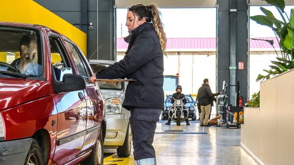 La ITV de Montijo donde solo trabajan mujeres